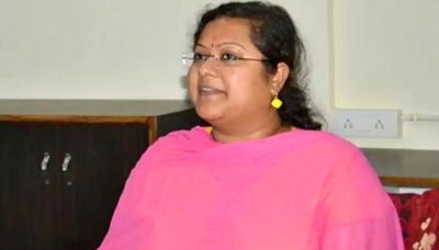 निलंबित अधिकारी सौम्या चौरसिया को सुप्रीम कोर्ट से मिली जमानत, दिसंबर 2022 में ED ने किया था गिरफ़्तार निलंबित अधिकारी सौम्या चौरसिया को सुप्रीम कोर्ट से मिली जमानत, दिसंबर 2022 में ED ने किया था गिरफ़्तार