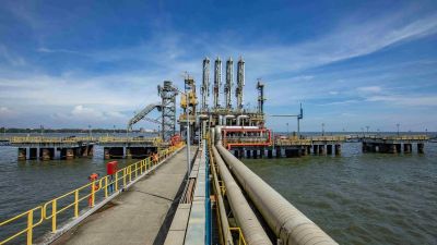 ईरान के ड्रोन हमले के बाद कतर ने बंद किया LNG उत्पादन, गैस सप्लाई में 40% तक की कटौती ईरान के ड्रोन हमले के बाद कतर ने बंद किया LNG उत्पादन, गैस सप्लाई में 40% तक की कटौती