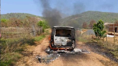 ब्रेकिंग : चुनावी उड़नदस्ते की गाड़ी हुई जलकर खाक, अज्ञात लोगों ने लगाई आग...अवैध शराब भंडारण की सूचना पर पहुंची थी टीम