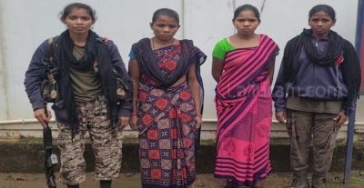 CG : पुलिस को मिली बड़ी सफलता, दो महिला नक्सली गिरफ्तार, बड़ी मात्रा में हथियार बरामद 