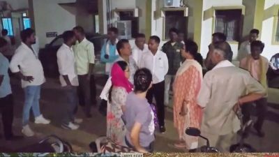 CG- दिनदहाड़े शिक्षक की हत्या : स्कूल से घर लौट रहे शिक्षक को बदमाशों ने बीच सड़क में रोका, फिर धारदार हथियार से हमला कर उतारा मौत के घाट CG- दिनदहाड़े शिक्षक की हत्या : स्कूल से घर लौट रहे शिक्षक को बदमाशों ने बीच सड़क में रोका, फिर धारदार हथियार से हमला कर उतारा मौत के घाट