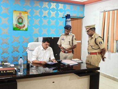 CG-थाना प्रभारी को तत्काल प्रभाव से हटाया, इस वजह से गिरी गाज, जाने पूरा मामला…..