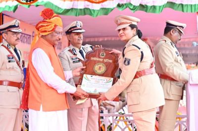 Independence Day : सीएम साय ने 35 पुलिस अधिकारियों और जवानों को पुलिस पदकों से किया सम्मानित