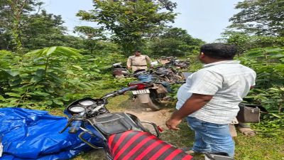 CG &ndash; जंगल में सजी थी महफिल : 52 परियों से इश्क लड़ा रहे थे दीवाने, पुलिस आई तो मैदान छोड़ खड़े हुए जुआरी, 17 बाइकें जब्त&hellip;