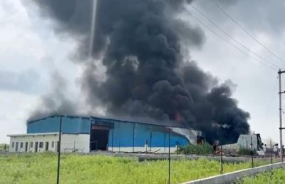CG Breaking : पाइप फैक्ट्री में लगी भीषण आग, आसमान में छाया काले धुएं का गुबार&hellip;करोड़ों का सामान जलकर खाक