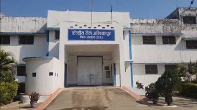 CG : मेडिकल कॉलेज के जेल वार्ड से दो कैदी फरार, मचा हड़कंप, दो पुलिसकर्मी सस्पेंड