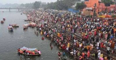कार्तिक पूर्णिमा पर महादेव घाट में उमड़ा भक्तों का जनसैलाब, श्रद्धालुओं ने लगाई आस्था की डुबकी
