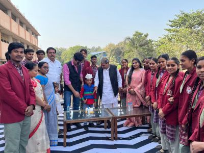  बाल दिवस के उपलक्ष में वामन राव  लाखे व एसपी इंग्लिश मीडियम स्कूल में विज्ञान प्रदर्शनी वह आनंद मेला का आयोजन किया गया