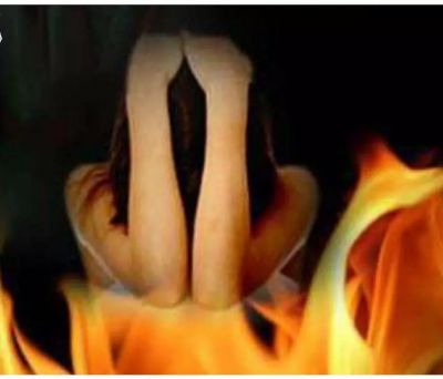 आग में झुलसकर महिला की मौत..ठंड से बचने जलाया था अलाव, झोपड़ी भी जलकर हो गई राख