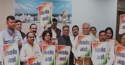 सदन की कार्यवाही शुरू होते ही प्रश्नकाल में हंगामा, सदन में तख्ती लेकर पहुंचा विपक्ष