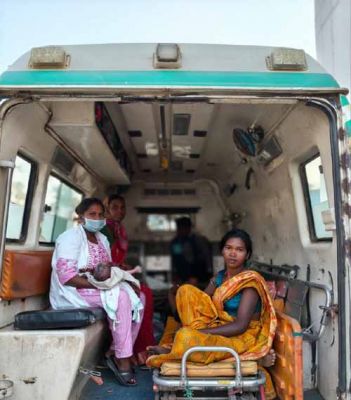 डायल 108 संजीवनी एक्सप्रेस बनी जशपुर जिले की जीवन रेखा, वर्ष 2025 में 10,114 मरीजों को मिली आपातकालीन सेवा