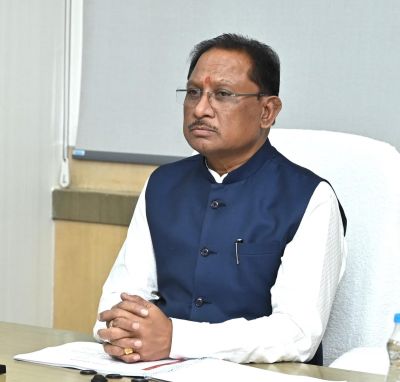 दंतेवाड़ा में 63 माओवादियों ने हिंसा का रास्ता छोड़कर लोकतंत्र और विकास की मुख्यधारा से जुडऩे का लिया संकल्प