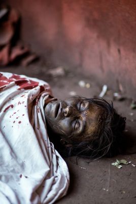 हत्या या आत्महत्या? बाथरूम से उठी आग की लपटें और फिर मिली महिला की जली हुई लाश, सुसाइड नोट बरामद