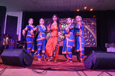 रिदम 2026 : महंत लक्ष्मी नारायण दास कॉलेज के वार्षिक उत्सव में बिखरे संस्कृति के रंग