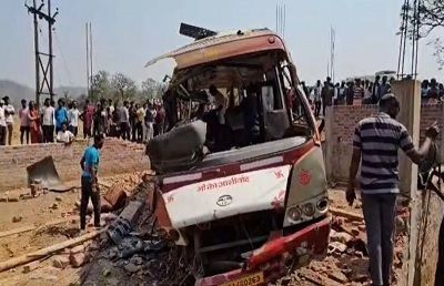 Big Accident : छत्तीसगढ़ में रफ्तार का कहर: यात्री बस पलटी, 6 लोगों की मौत