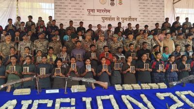 बस्तर में 108 माओवादियों ने किया आत्मसमर्पण, 101 हथियार, 3.61 करोड़ नकद और सोना बरामद