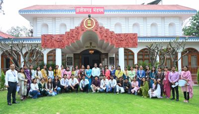 पहली बार महाविद्यालय के विद्यार्थियों ने किया लोकभवन का भ्रमण&hellip;.