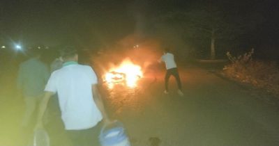 चलती बाइक बनी आग का गोला, सड़क पर मचा हड़कंप; देखते ही देखते जलकर खाक