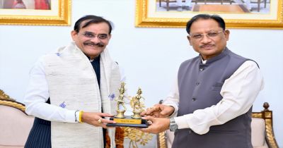 मुख्यमंत्री से सांसद विष्णु दत्त शर्मा ने की सौजन्य मुलाकात