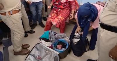 CG &ndash; सूटकेस में ये सामान लेकर रेलवे स्टेशन पहुंची महिलाएं, सूटकेस खुलते ही पुलिस के उड़े होश&hellip;.फिर जो हुआ&hellip;