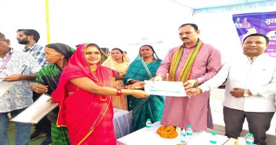 मझौली शिविर में सविता को मौके पर मिला आयुष्मान कार्ड, ग्रामीणों की समस्याओं का हुआ त्वरित निराकरणस्वास्थ्य मंत्री श्याम बिहारी जायसवाल