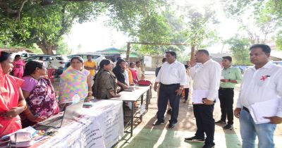 बस्तर कमिश्नर ने ग्राम संबलपुर और बम्हनी में बस्तर मुन्ने शिविर का किया निरीक्षण बस्तर कमिश्नर ने ग्राम संबलपुर और बम्हनी में बस्तर मुन्ने शिविर का किया निरीक्षण