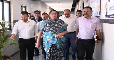 नगरीय प्रशासन विभाग की नई सचिव शंगीता आर. पहुंची इंद्रावती भवन, अधिकारियों से वन-टू-वन चर्चा कर योजनाओं की ली जानकारी