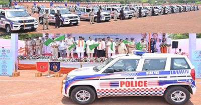 रायपुर पुलिस कमिश्नरेट में गृह मंत्री शर्मा ने 54 अत्याधुनिक इमरजेंसी रिस्पॉन्स वाहनों को दिखाई हरी झंडी