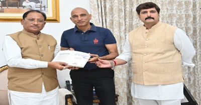 पूर्व भारतीय क्रिकेटर व छत्तीसगढ़ क्रिकेट टीम के कोच अमय मिले सीएम से पूर्व भारतीय क्रिकेटर व छत्तीसगढ़ क्रिकेट टीम के कोच अमय मिले सीएम से