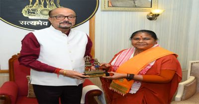 राज्यपाल डेका से राष्ट्रीय पिछड़ा वर्ग आयोग की अध्यक्ष साध्वी निरंजन ज्योति ने की सौजन्य भेंट