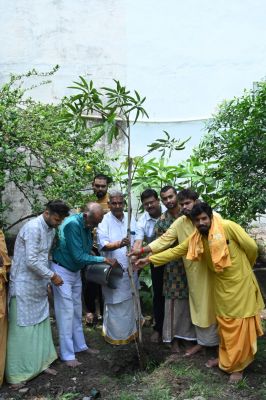 पुरुषोत्तम मास में श्री जैतू साव मठ परिसर में लगाए गए 11 फलदार वृक्ष पुरुषोत्तम मास में श्री जैतू साव मठ परिसर में लगाए गए 11 फलदार वृक्ष