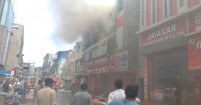 राजधानी के MG रोड स्थित जय ऑटोमोबाइल में लगी भीषण आग, मौके पर मची अफरा-तफरी