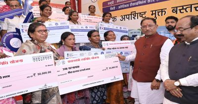 स्ट्रीट वेंडर्स के सपनों को मिली नई उड़ान, छत्तीसगढ़ में 1.12 लाख से अधिक वेंडर्स को मिला आर्थिक संबल स्ट्रीट वेंडर्स के सपनों को मिली नई उड़ान, छत्तीसगढ़ में 1.12 लाख से अधिक वेंडर्स को मिला आर्थिक संबल