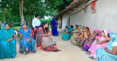 मंत्री लक्ष्मी राजवाड़े ने किया जनसंपर्क, ग्रामीणों की समस्याओं के त्वरित समाधान के दिए निर्देश मंत्री लक्ष्मी राजवाड़े ने किया जनसंपर्क, ग्रामीणों की समस्याओं के त्वरित समाधान के दिए निर्देश
