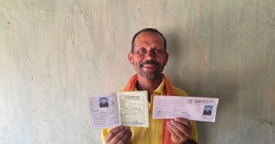 मुख्यमंत्री हेल्पलाइन 1076 का असरः बैल चराते किसान की एक कॉल पर प्रशासन ने घर पहुंचकर सुलझाई समस्या मुख्यमंत्री हेल्पलाइन 1076 का असरः बैल चराते किसान की एक कॉल पर प्रशासन ने घर पहुंचकर सुलझाई समस्या