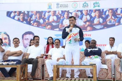 योग से शारीरिक व मानसिक विकास होता है, इसे जीवन में अपनाएं - मंत्री लखनलाल देवांगन योग से शारीरिक व मानसिक विकास होता है, इसे जीवन में अपनाएं - मंत्री लखनलाल देवांगन