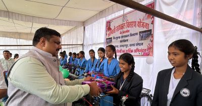 शिक्षा मंत्री गजेंद्र यादव ने बस्तर में शिक्षा विभाग की संभाग स्तरीय समीक्षा बैठक ली शिक्षा मंत्री गजेंद्र यादव ने बस्तर में शिक्षा विभाग की संभाग स्तरीय समीक्षा बैठक ली