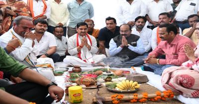 केंद्रीय राज्य मंत्री तोखन साहू और उप मुख्यमंत्री अरुण साव ने 10 करोड़ के कार्यों का किया भूमिपूजन केंद्रीय राज्य मंत्री तोखन साहू और उप मुख्यमंत्री अरुण साव ने 10 करोड़ के कार्यों का किया भूमिपूजन