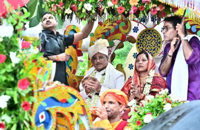 मुख्यमंत्री विष्णुदेव साय ने दोकड़ा की ऐतिहासिक रथयात्रा में निभाई गजपति महाराजा की परंपरा : भगवान श्री जगन्नाथ का रथ खींचकर प्रदेशवासियों के सुख, समृद्धि और खुशहाली की कामना की मुख्यमंत्री विष्णुदेव साय ने दोकड़ा की ऐतिहासिक रथयात्रा में निभाई गजपति महाराजा की परंपरा : भगवान श्री जगन्नाथ का रथ खींचकर प्रदेशवासियों के सुख, समृद्धि और खुशहाली की कामना की