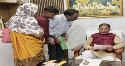 मुख्यमंत्री ने बगिया में जनदर्शन कर सुनी आमजनों की समस्याएं, आवेदनों के त्वरित व गंभीर निराकरण के दिए निर्देश मुख्यमंत्री ने बगिया में जनदर्शन कर सुनी आमजनों की समस्याएं, आवेदनों के त्वरित व गंभीर निराकरण के दिए निर्देश