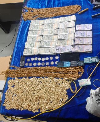 खुदाई में मिला सोना बताकर पीतल का हार बेचने वाले अंतर्राज्यीय ठग गिरोह का पर्दाफाश, 3 आरोपी मुंबई से गिरफ्तार&rdquo;
