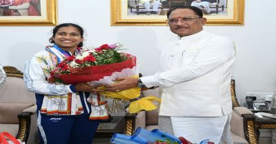 राष्ट्रमंडल खेलों की रजत पदक विजेता ज्ञानेश्वरी यादव का मुख्यमंत्री निवास में भव्य स्वागत