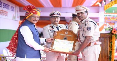 मुख्यमंत्री विष्णु देव साय के करकमलों से उत्कृष्ट सेवा के लिए सम्मानित हुए पुलिस एवं नगर सेना के अधिकारी-कर्मचारी&hellip;..