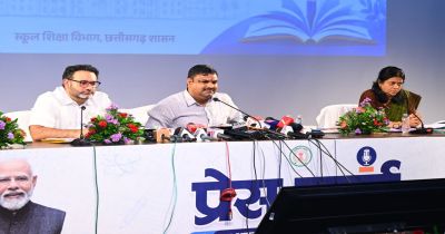 स्कूल शिक्षा विभाग की उपलब्धियों पर मंत्री गजेंद्र यादव ने की प्रेस कॉन्फ्रेंस, दो वर्षों के कार्यों का रखा लेखा-जोखा स्कूल शिक्षा विभाग की उपलब्धियों पर मंत्री गजेंद्र यादव ने की प्रेस कॉन्फ्रेंस, दो वर्षों के कार्यों का रखा लेखा-जोखा