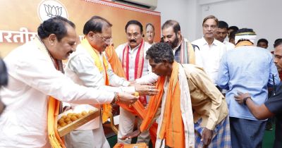 अंतागढ़ के 122 जनप्रतिनिधियों व ग्रामीणों ने मुख्यमंत्री के समक्ष थामा भाजपा का दामन