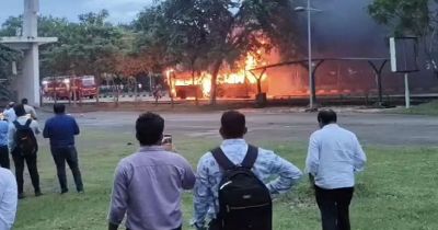 CG-मंत्रालय की स्टाफ बस में लगी आग, ड्यूटी खत्म कर कर्मचारियों को लेकर जा रही थी बस,फिर जो हुआ&hellip;