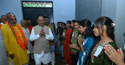 सेवा संकल्प अभियान- 'सेवा के रंग' कार्यक्रम के तहत निर्मित भव्य रंगोली का मुख्यमंत्री&nbsp; विष्णु देव साय ने किया अवलोकन