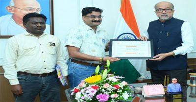 राज्यपाल से गेड़ी नर्तक अनिल गढ़ेवाल ने की भेंट राज्यपाल से गेड़ी नर्तक अनिल गढ़ेवाल ने की भेंट