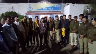 देशी कट्टे दिलाने के नाम पर युवक का अपहरण कर मांगी थी 40 लाख की फिरौती, पुलिस ने किया खुलासा देशी कट्टे दिलाने के नाम पर युवक का अपहरण कर मांगी थी 40 लाख की फिरौती, पुलिस ने किया खुलासा