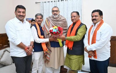 केंद्रीय मंत्री गिरिराज सिंह ने की सीएम विष्णुदेव साय से मुलाकात